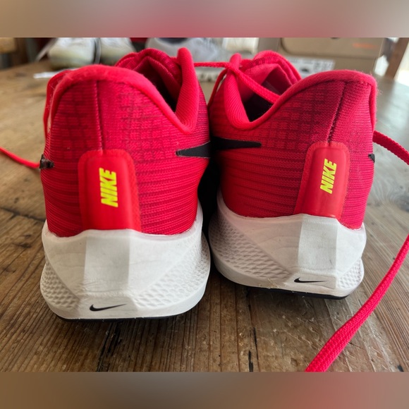 Men’s Nike Pegasus 39, size 9, red/black/yellow - Picture 6 of 6